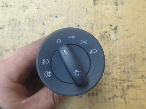 COMMODO SKODA OCTAVIA 2012 ( PHARE UNIQUEMENT ) - Vue 1